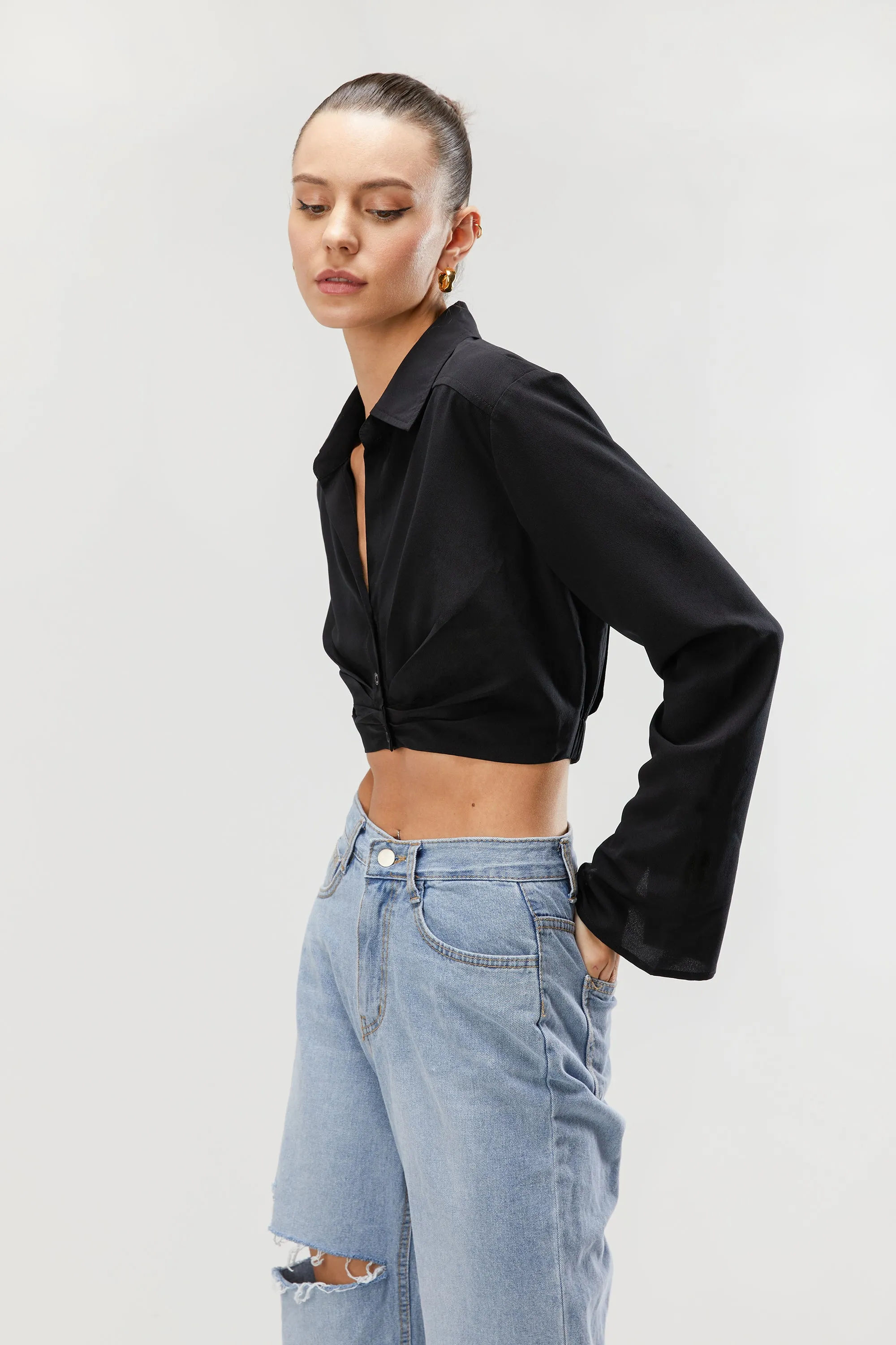 CROPPED TWIST FRONT TOP