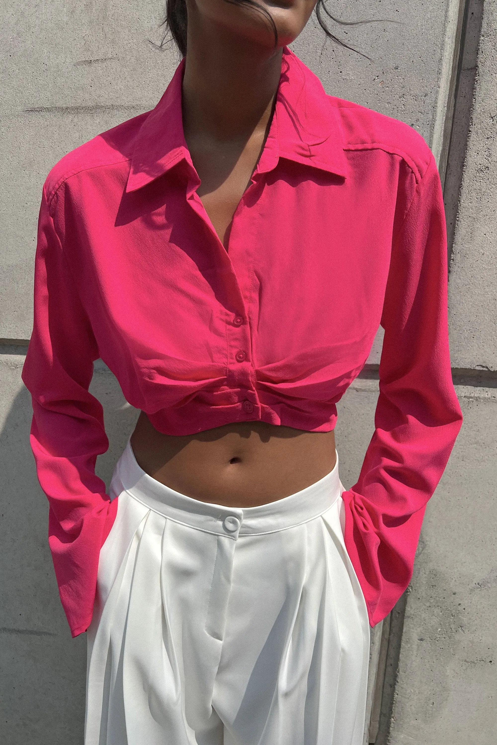 CROPPED TWIST FRONT TOP