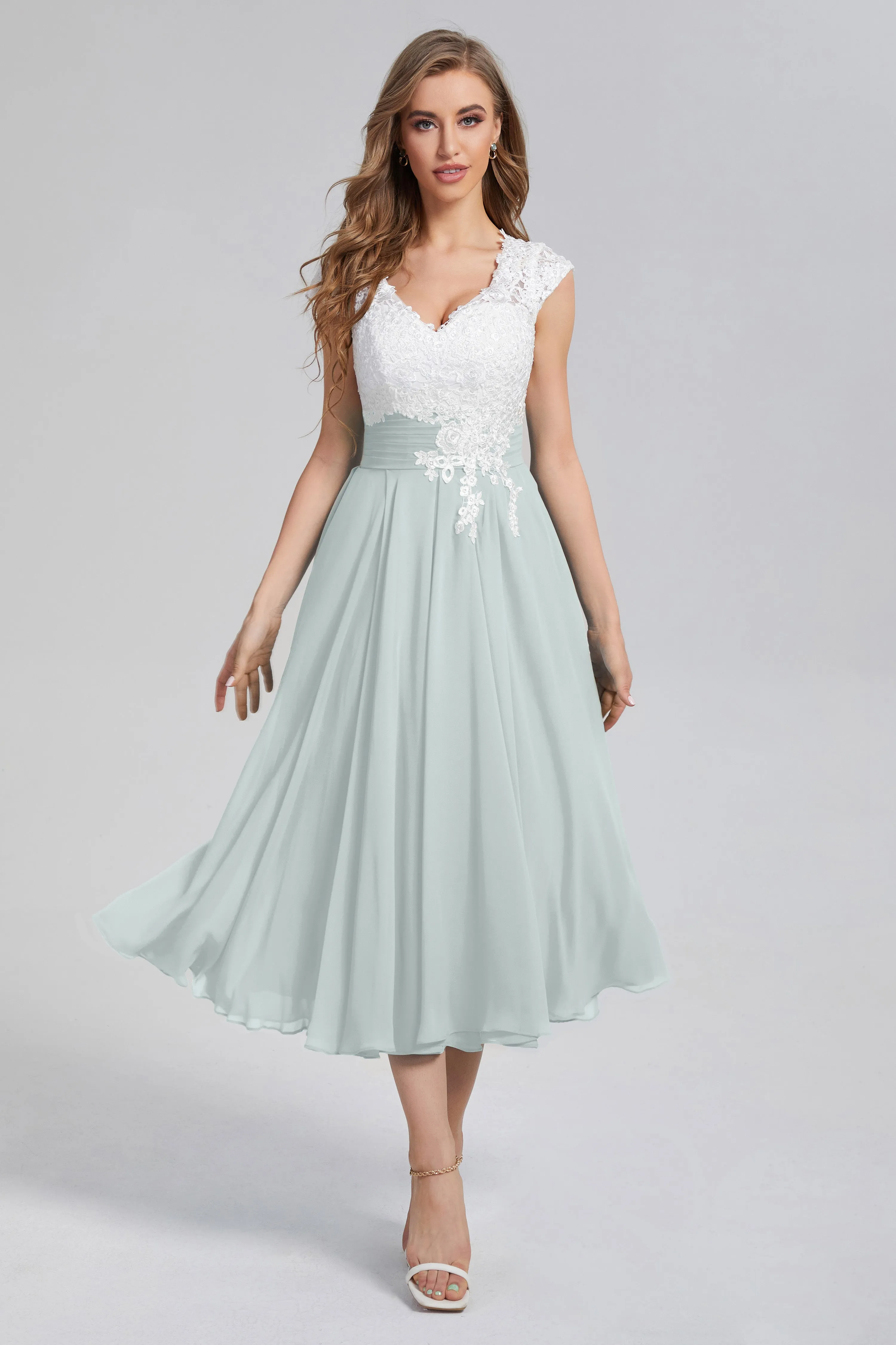 Graceful Lace Tea Length Chiffon Mother of the Bride Dresses